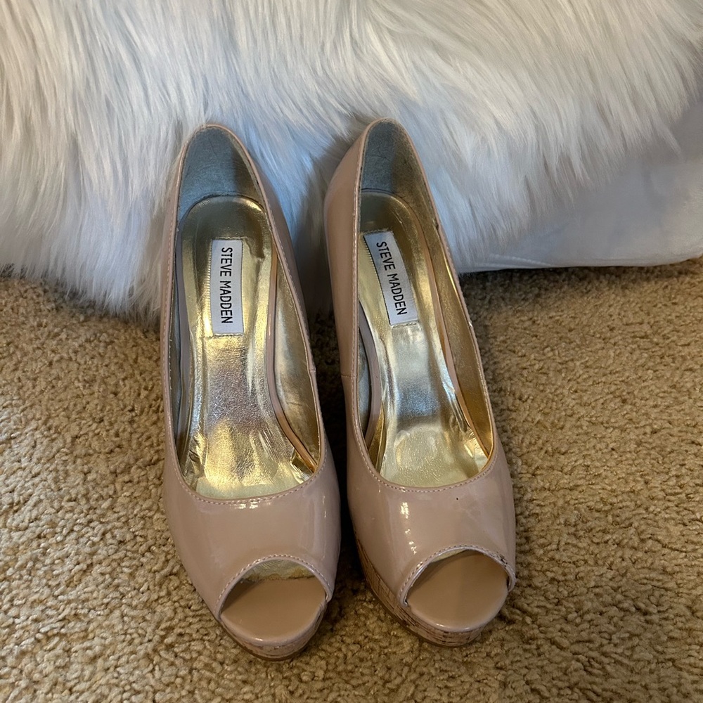 Steve Madden Blush Patent Blush Wedges